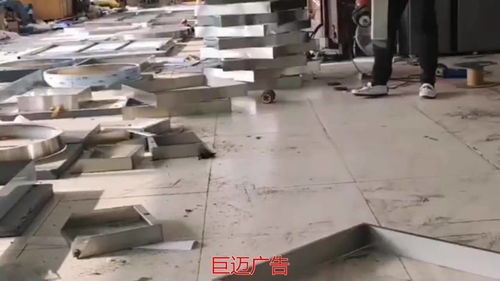 巨邁廣告 以創(chuàng)新制造驅動品牌視覺革命，打造千層鏡、深淵鏡與霓虹燈的藝術工廠